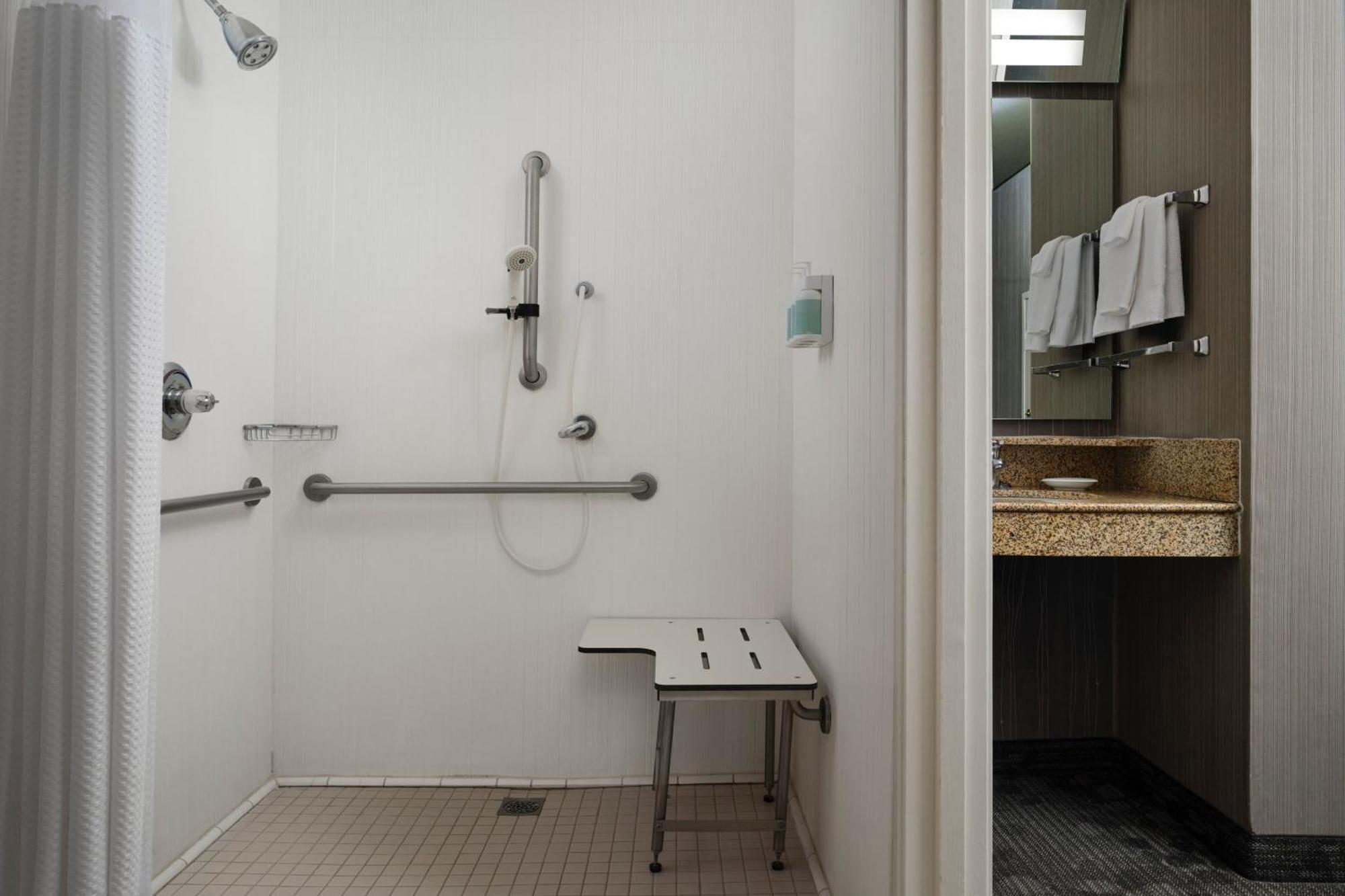 Hotel Courtyard By Marriott 3*