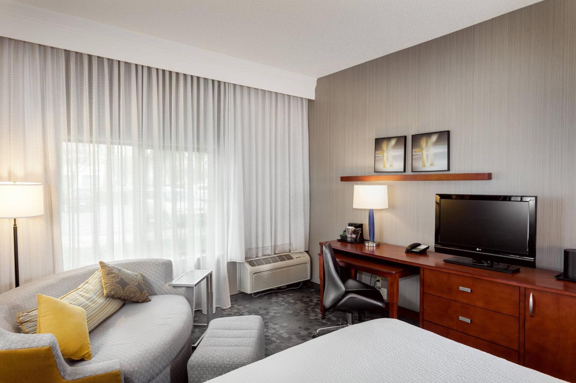 Courtyard By Marriott