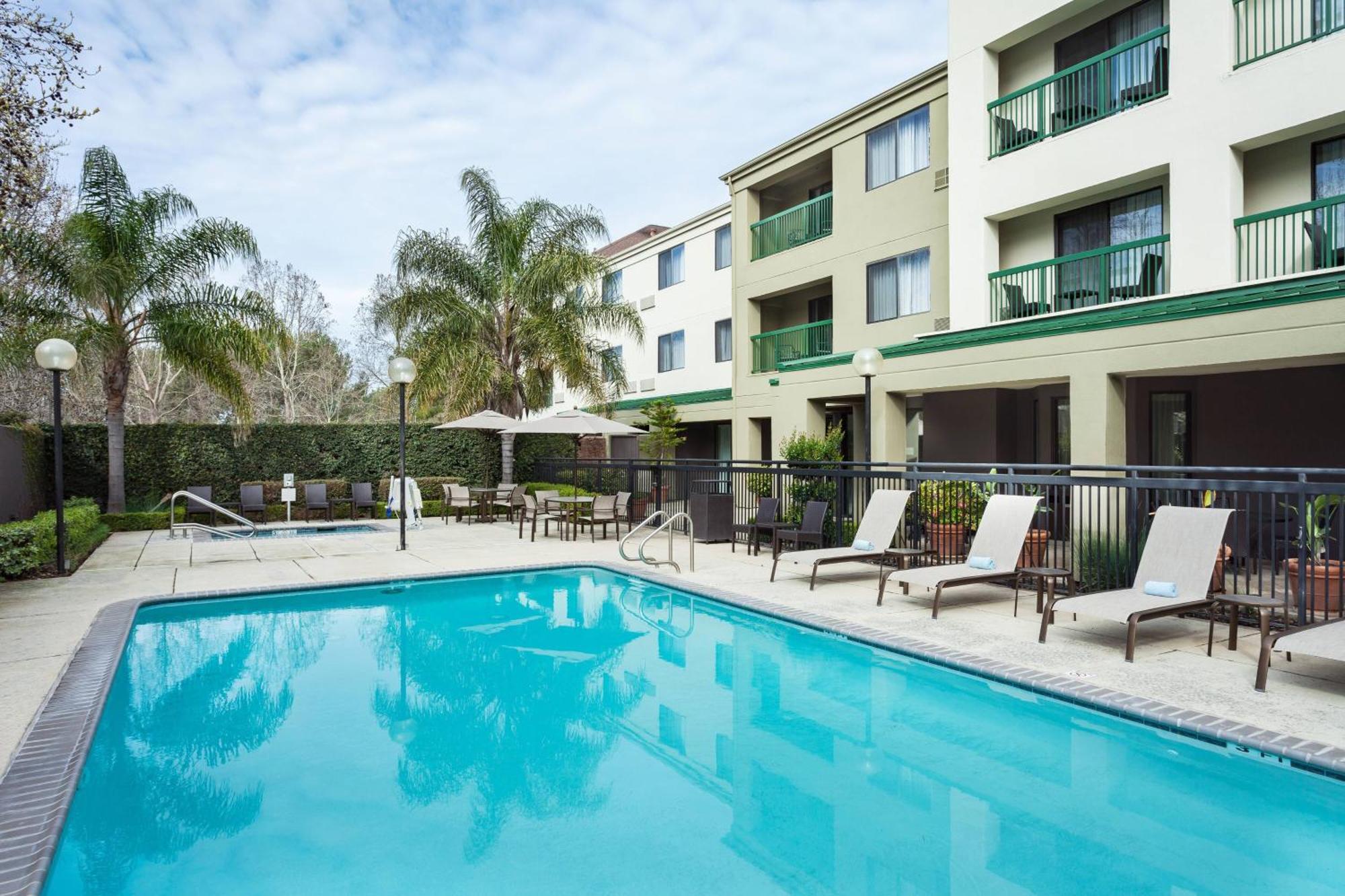 Hotel Courtyard By Marriott 3*