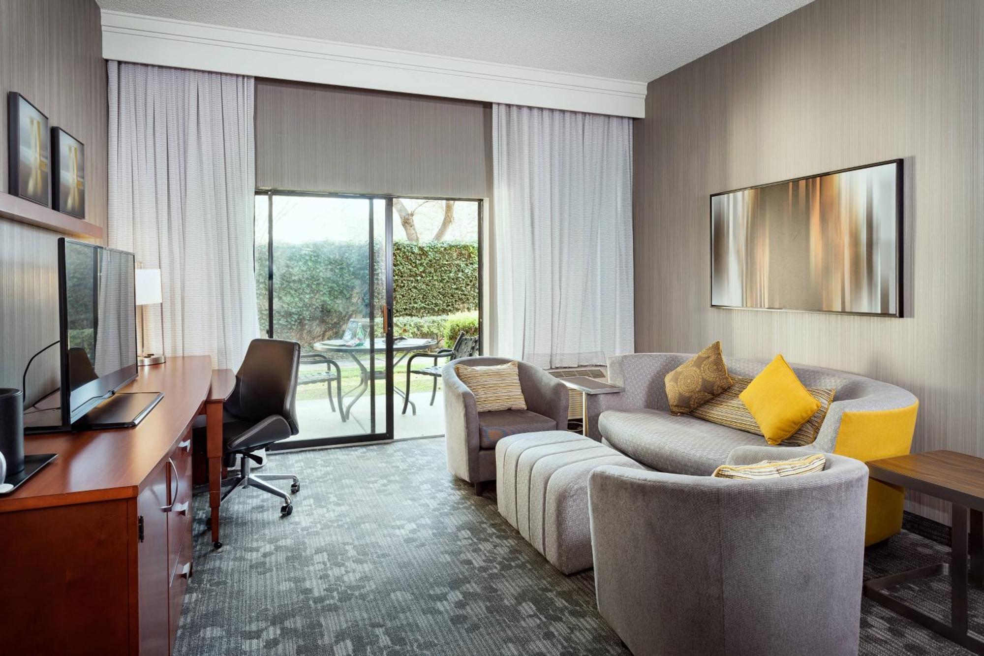 Courtyard By Marriott Hotel 3*