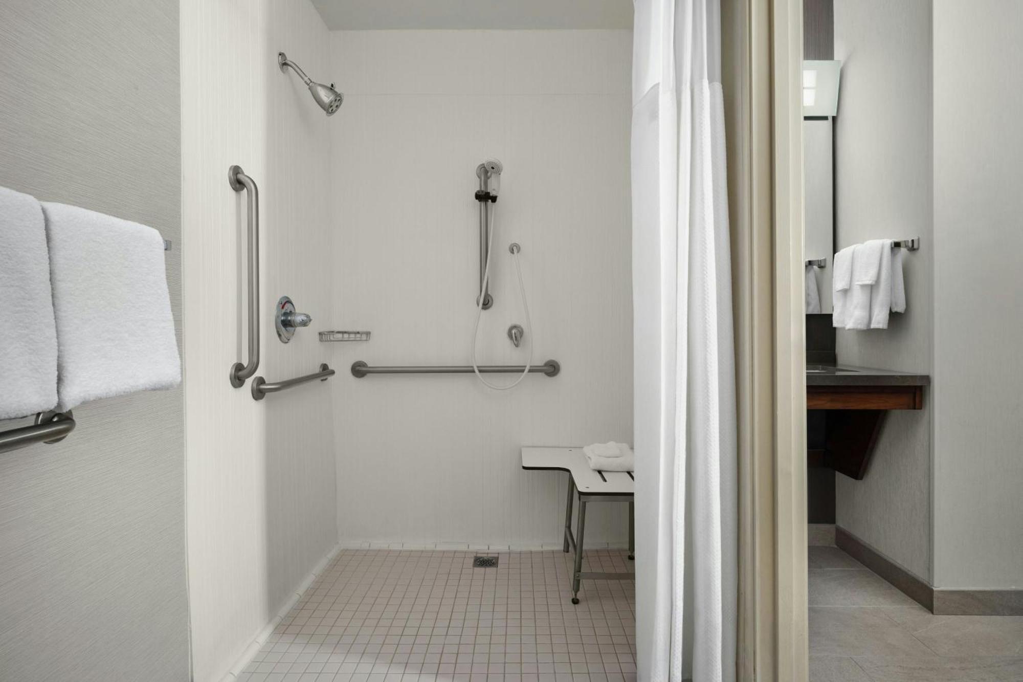 Courtyard By Marriott