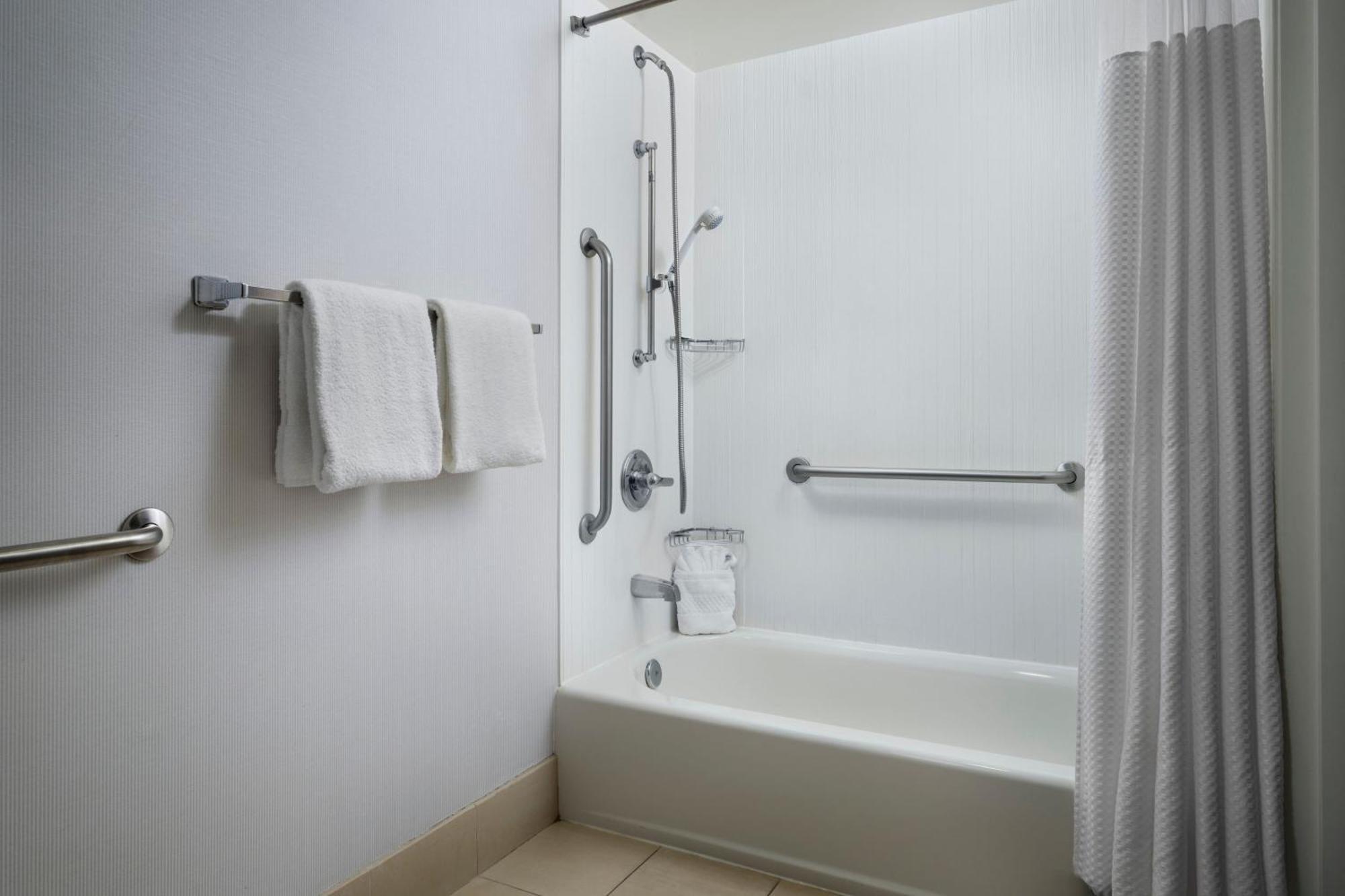 Courtyard By Marriott Hotel 3*