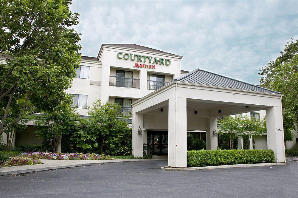 Courtyard By Marriott 3*